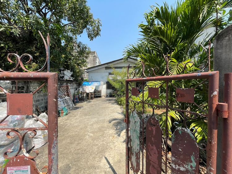 ไม่มี สร้างเสร็จก่อน 2010 ที่ดินพร้อมสิ่งปลูกสร้างให้เช่า สยามธรณี ซอยคู้บอน 27 แยก 28  รูปที่ 3