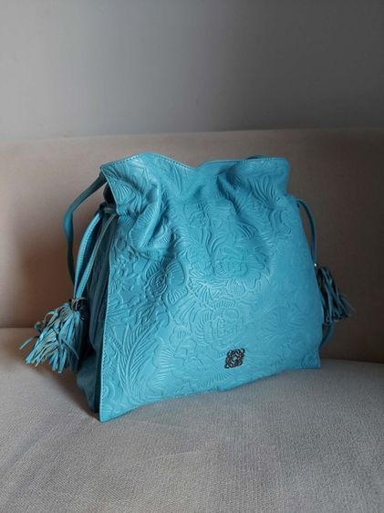 กระเป๋าสะพาย Loewe สีฟ้าลายฉลุ