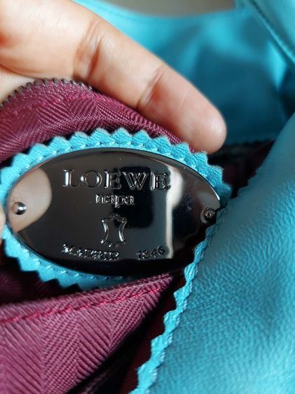 กระเป๋าสะพาย Loewe สีฟ้าลายฉลุ รูปที่ 10