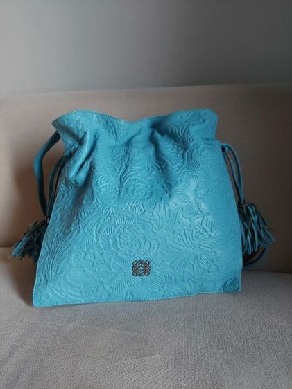 กระเป๋าสะพาย Loewe สีฟ้าลายฉลุ รูปที่ 2