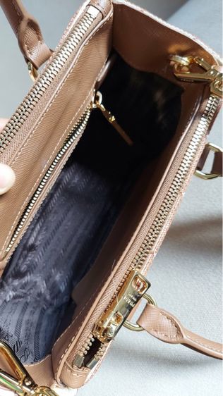 กระเป๋า Prada ใบเล็กเป็นผ้าถัก รูปที่ 11