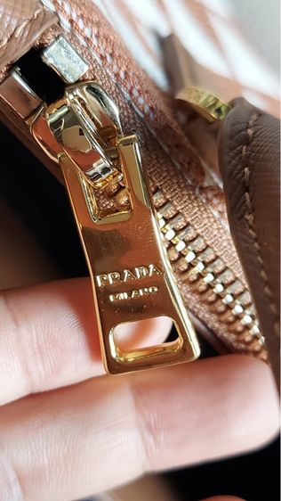 กระเป๋า Prada ใบเล็กเป็นผ้าถัก รูปที่ 17