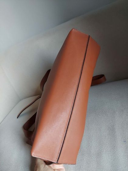 กระเป๋าสะพาย Loewe สีน้ำตาล รูปที่ 6