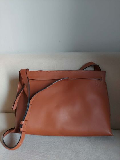กระเป๋าสะพาย Loewe สีน้ำตาล รูปที่ 2