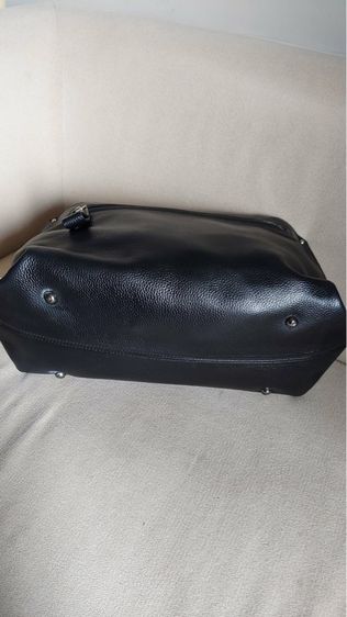 กระเป๋าสะพายคอสบอดี้ salvatore ferragamo ของแท้สีดำ รูปที่ 5