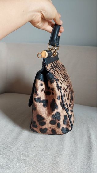 กระเป๋าถือ Dolce and Gabbana ของแท้ลายเสือ รูปที่ 4
