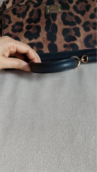 กระเป๋าถือ Dolce and Gabbana ของแท้ลายเสือ รูปที่ 9