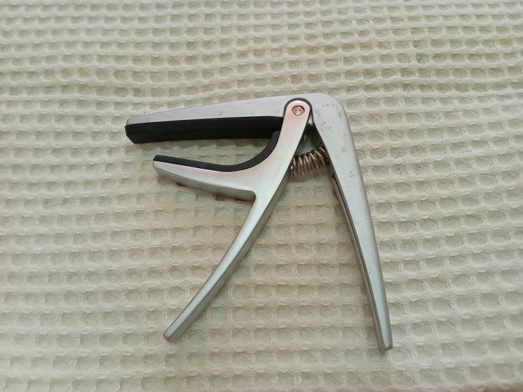 Capo G7th สภาพสวย ของแถมจัดเต็ม Capo สำรอง และ เครื่องตั้งสาย KORG รูปที่ 6