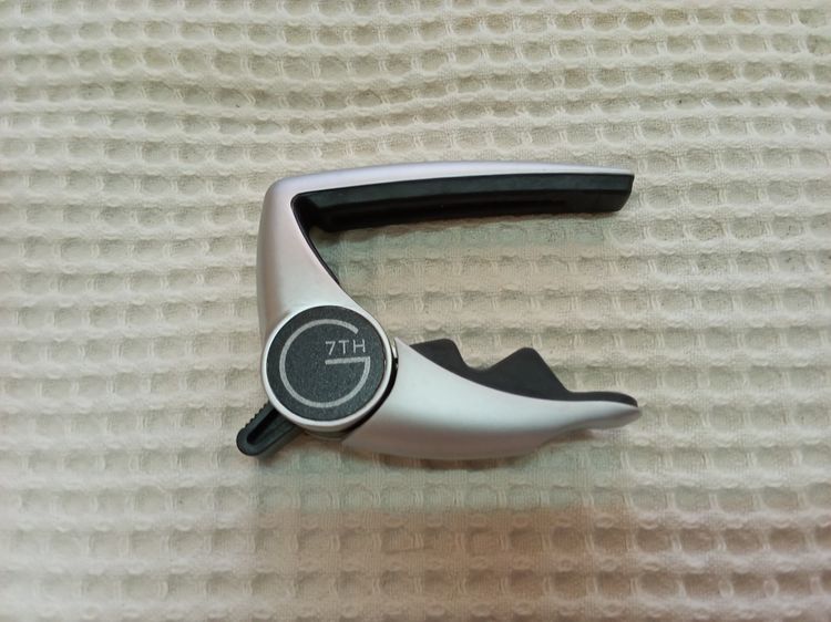 Capo G7th สภาพสวย ของแถมจัดเต็ม Capo สำรอง และ เครื่องตั้งสาย KORG รูปที่ 4