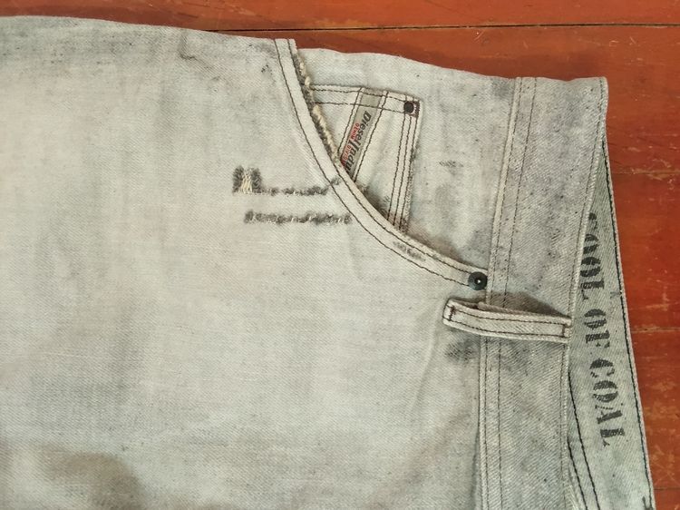 🇮🇹 Diesel Krooley – Distressed Grey Denim Carrot Fit ของแท้ Made in Italy  รูปที่ 2