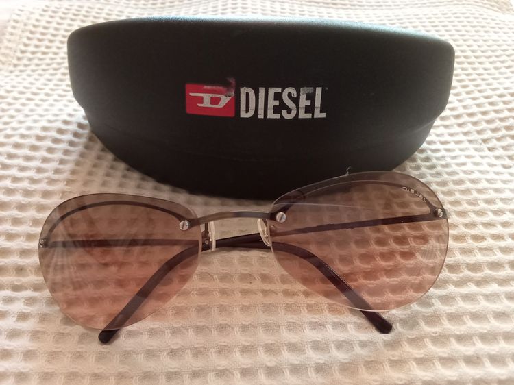 🕶️ แว่นกันแดด Diesel Retro Vibe เลนส์สีชา ทรงย้อนยุคสุดเท่ ของแท้ 100 รูปที่ 5