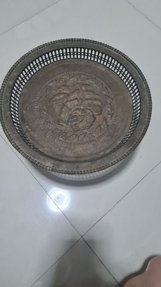 พานโตกทองเหลืองลายดอกโลตั่นฉลุข้าง