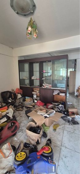 ตู้ไม้เนื้อแข็ง