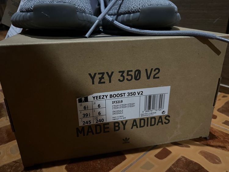 ขายรองเท้า YEEZY BOOST 350 V2ไซส์ 6ครึ่งus 6uk ของแท้  รูปที่ 2