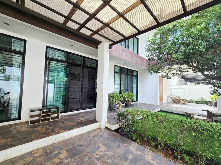 ตกแต่งครบ บ้านโมเดิร์นพร้อมเฟอร์ รูปที่ 2