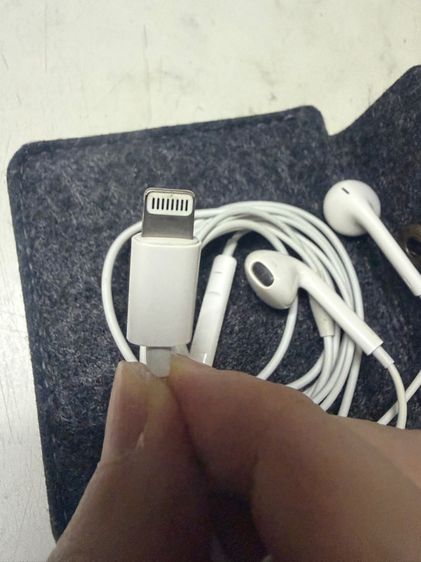 หูฟังไอโฟนแท้ Lightning มือสอง สภาพดี เดิมๆ รูปที่ 2