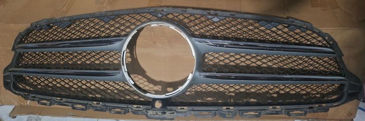 กระจังหน้ารถเบ็นซ์ c350e 