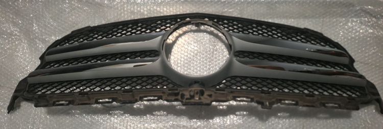 กระจังหน้ารถเบ็นซ์ c350e  รูปที่ 2