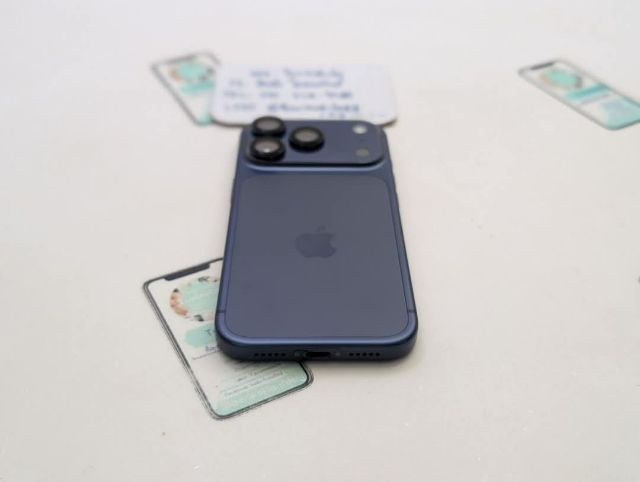 iPhone 17 Pro 512 Blue ศูนย์ไทย สภาพใหม่เอี่ยม มีตัวเครื่องอย่างเดียว ไม่มีอุปกรณ์อื่น สุขภาพแบต 100 ประกันยาว 8 เดือน เพียง 40,990 บาท ครับ รูปที่ 6