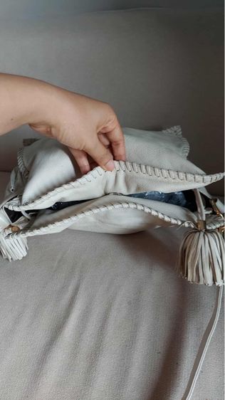 กระเป๋า สะพาย Loewe สีขาวครีม รูปที่ 7