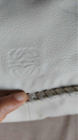 กระเป๋า สะพาย Loewe สีขาวครีม รูปที่ 8