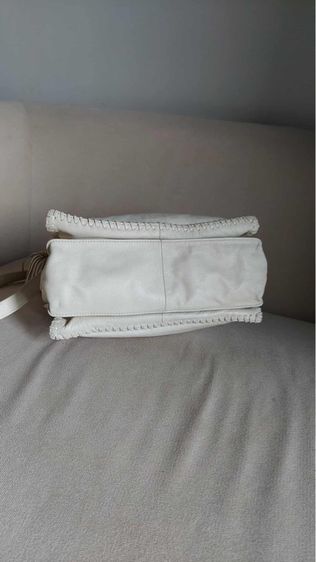กระเป๋า สะพาย Loewe สีขาวครีม รูปที่ 6