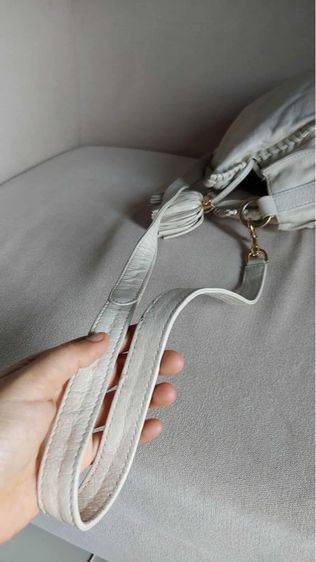 กระเป๋า สะพาย Loewe สีขาวครีม รูปที่ 9