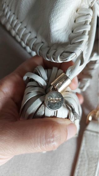 กระเป๋า สะพาย Loewe สีขาวครีม รูปที่ 18