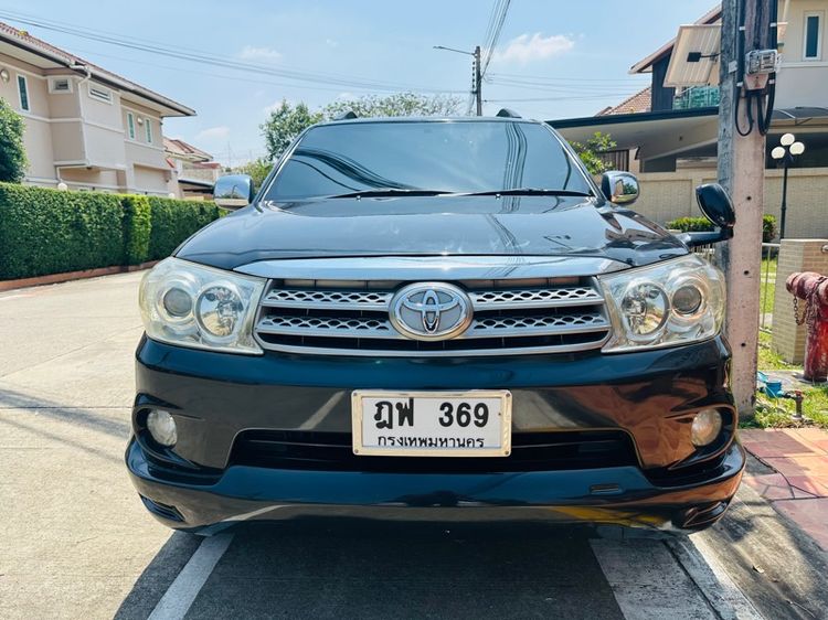 Toyota Fortuner 2.7  4 WDทุกอย่างพร้อมสุดๆใช้งานยาวไม่ต้องเก็บงาน  สวยสุดๆครับ