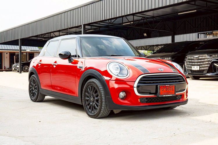 Mini COOPER 5 DOOR HATCH 2020 1.5 Sedan เบนซิน ไม่ติดแก๊ส เกียร์อัตโนมัติ แดง รูปที่ 2