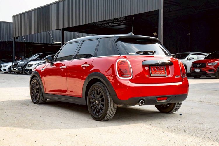 Mini COOPER 5 DOOR HATCH 2020 1.5 Sedan เบนซิน ไม่ติดแก๊ส เกียร์อัตโนมัติ แดง รูปที่ 4