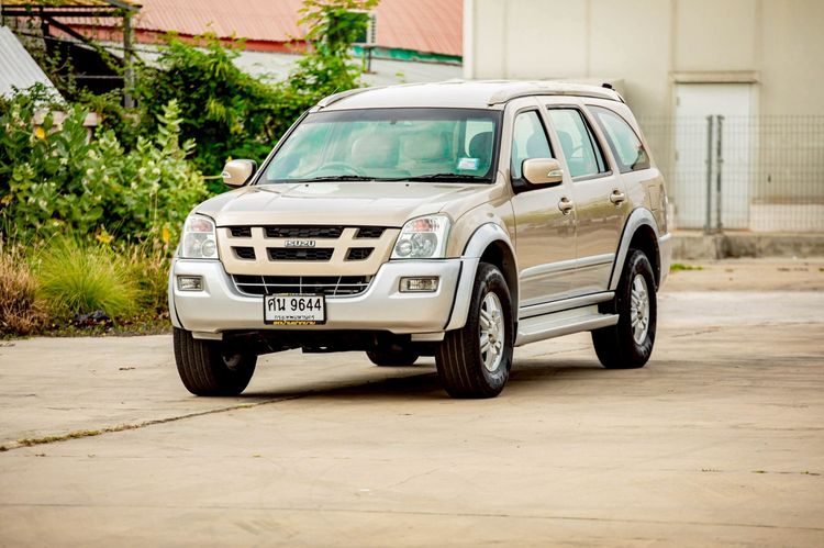 รถ Isuzu MU-7 3.0 สี น้ำตาล