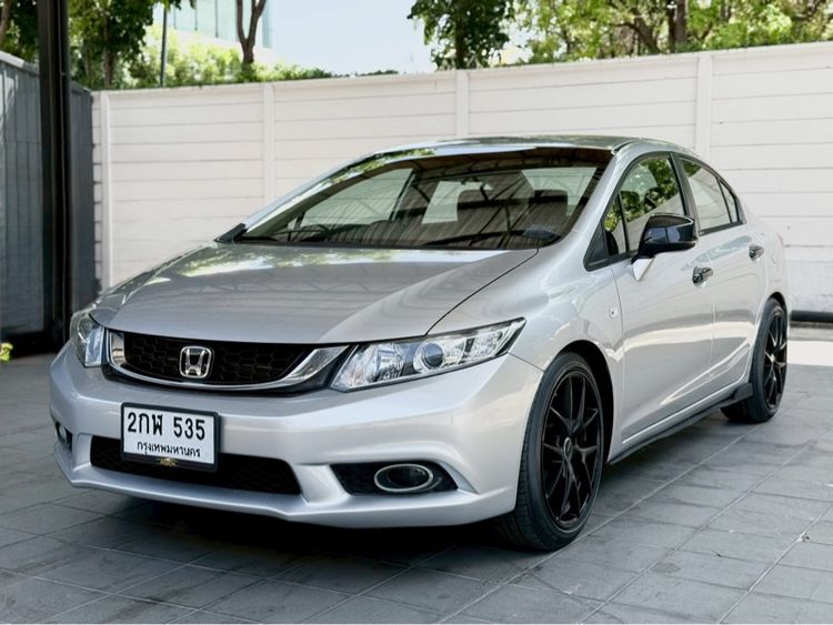 Honda Civic 2012 1.8 S i-VTEC Sedan เบนซิน ไม่ติดแก๊ส เกียร์ธรรมดา บรอนซ์เงิน รูปที่ 3