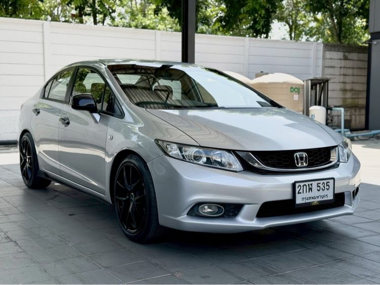 Honda Civic 2012 1.8 S i-VTEC Sedan เบนซิน ไม่ติดแก๊ส เกียร์ธรรมดา บรอนซ์เงิน รูปที่ 2