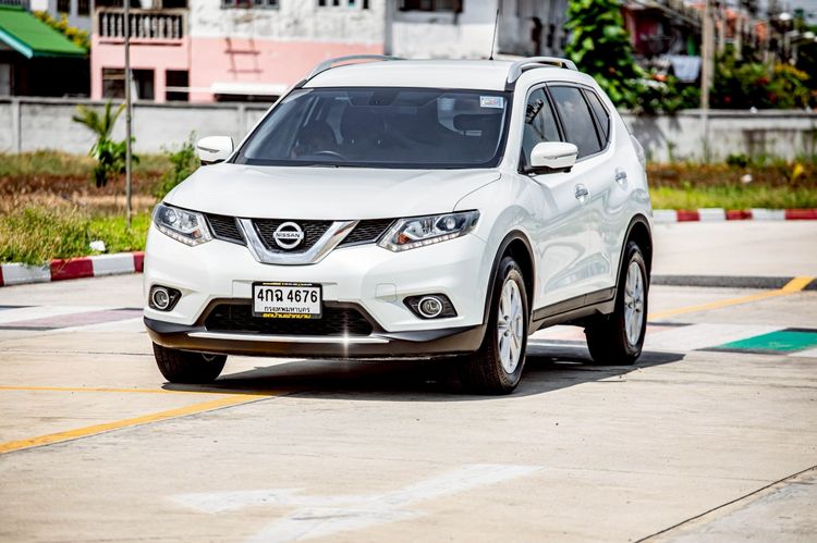 รถ Nissan X-Trail 2.0 V 4WD สี ขาว