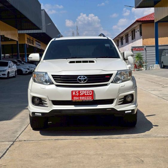 Toyota Fortuner 2015 3.0 TRD Sportivo III 4WD Utility-car ดีเซล ไม่ติดแก๊ส เกียร์อัตโนมัติ ขาว รูปที่ 3