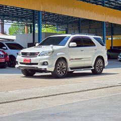 Toyota Fortuner 3.0V TRD sportivo  4WD ปี 2015 สีขาว  