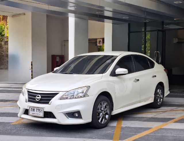 รถ Nissan Sylphy 1.6 SV สี ขาว