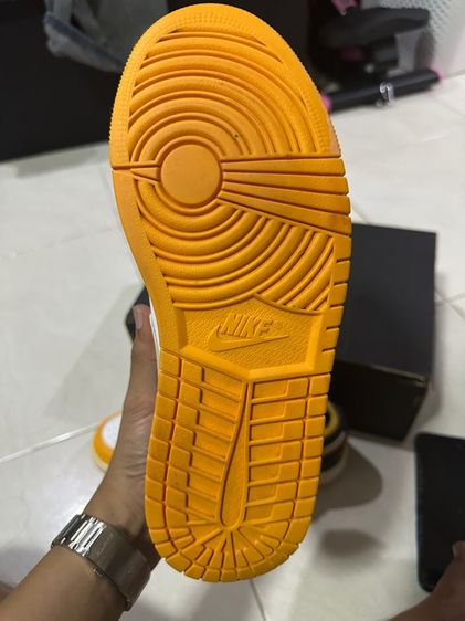 รองเท้า Nike  Air Jordan 1 Low  สีขาวเหลือง ( Taxi) รูปที่ 5