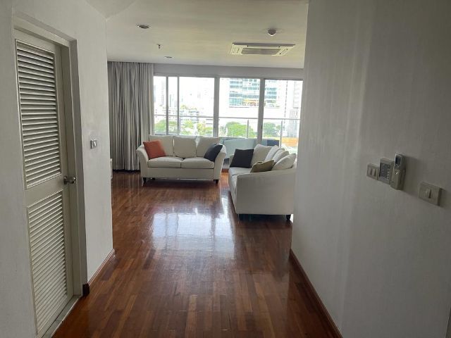 THE NEW HOUSE AT SOMKID
Condo for rent next door to Central Chitlom 3 mins to bts 170sqm(Duplex) 2br 2br 63000 thb