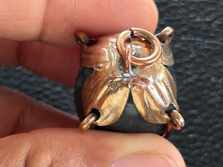 ตะกรุดลูกอมไม่ทราบที่เลี่ยมจับขอบ รูปที่ 2