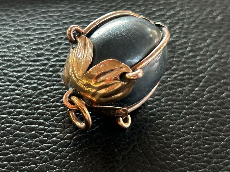 ตะกรุดลูกอมไม่ทราบที่เลี่ยมจับขอบ รูปที่ 9