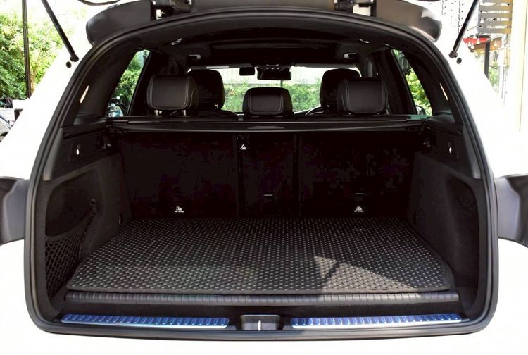 Mercedes-Benz GLC-Class 2023 GLC300e Utility-car ปลั๊กอินไฮบริด (PHEV) ไม่ติดแก๊ส เกียร์อัตโนมัติ ขาว รูปที่ 3