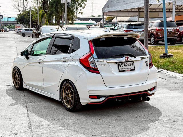 Honda Jazz 2017 1.5 RS i-VTEC เบนซิน เกียร์อัตโนมัติ ขาว รูปที่ 4