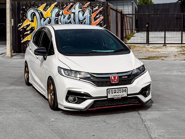รถ Honda Jazz 1.5 RS i-VTEC สี ขาว