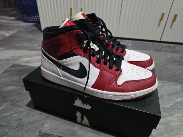 nike air jordan 1 mid chicago รูปที่ 4