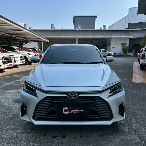 Toyota Yaris ATIV 2025 1.5 HEV Premium Sedan ไฮบริด ไม่ติดแก๊ส เกียร์อัตโนมัติ ขาว รูปที่ 3