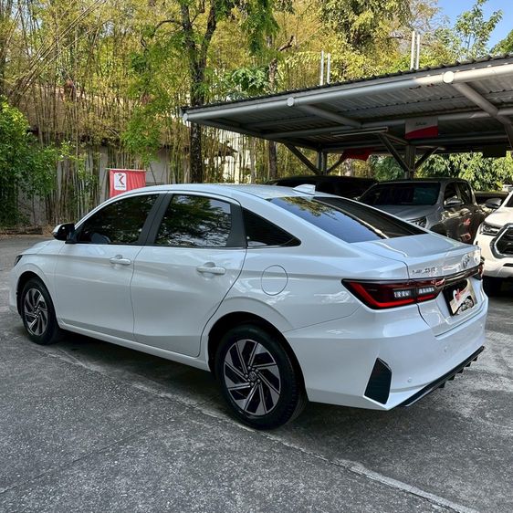 Toyota Yaris ATIV 2025 1.5 HEV Premium Sedan ไฮบริด ไม่ติดแก๊ส เกียร์อัตโนมัติ ขาว รูปที่ 4