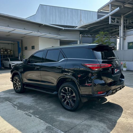 Toyota Fortuner 2025 2.8 GR Sport 4WD Utility-car ดีเซล ไม่ติดแก๊ส เกียร์อัตโนมัติ ดำ รูปที่ 4