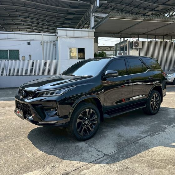 Toyota Fortuner 2025 2.8 GR Sport 4WD Utility-car ดีเซล ไม่ติดแก๊ส เกียร์อัตโนมัติ ดำ รูปที่ 3
